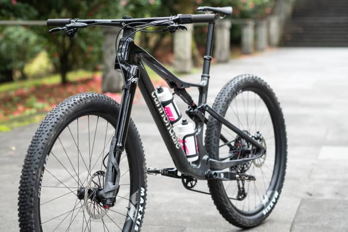With the Lefty, the Cannondale Scalpel is and remains simply a special race bike - now with 120 millimetres of travel. The geometry has undergone an intensive lengthening and flattening programme.