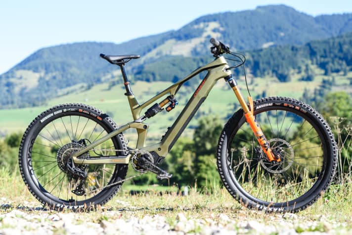 The LT version of the Ryvon offers a whopping 170 millimetres of travel at the front and rear. The top model, the Ryvon LT 10.0, costs 9999 euros.