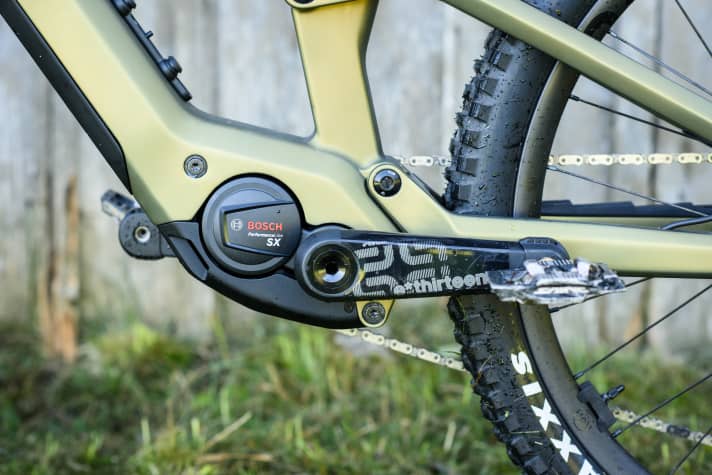 Boschs Performance Line SX spielt mit zwei Kilo Gewicht voll in der Light-Klasse. Bei hoher Trittfrequenz schiebt er aber richtig stark an und hat mehr Power als andere Light-Motoren.