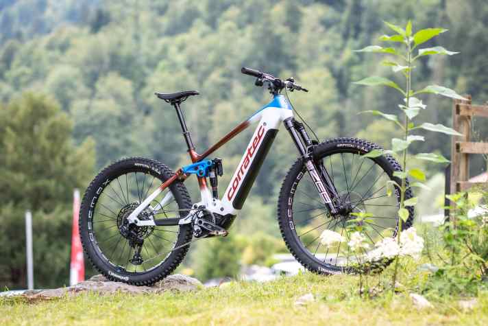 Corratec E-Power RS 160: Bosch Performance CX // 800 Wh // 160/160 mm // 29/27.5 inch (Mullet) // from 4999 euros.