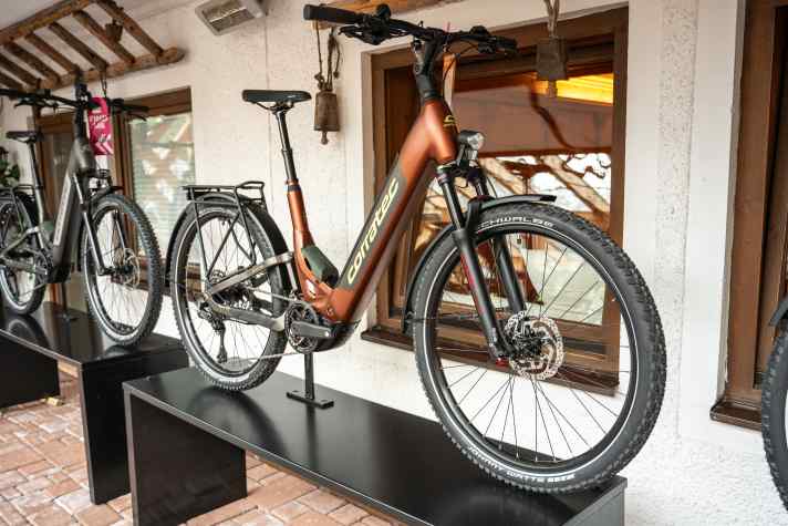 The MTC 100 Wave combines the comfort of full suspension with an explicitly low step-through.
