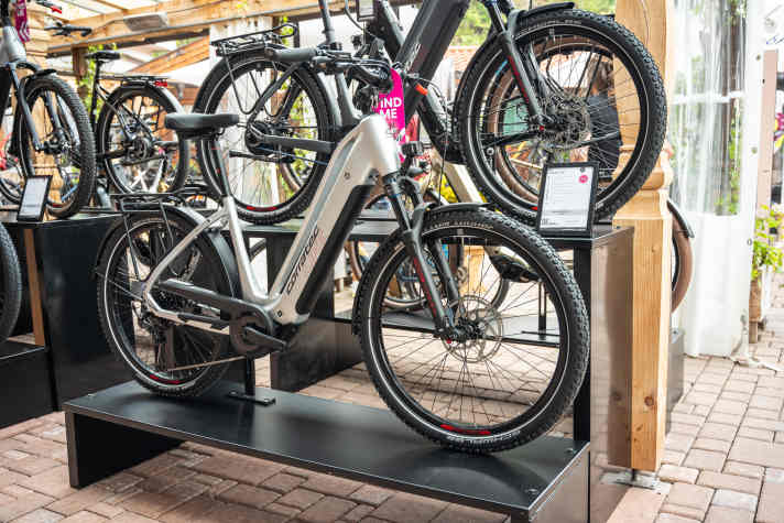 With a high weight allowance, the low-entry Life is designed to be an uncomplicated everyday companion. From 3999 euros.
