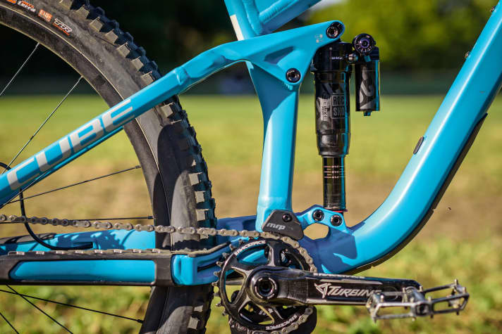 The two linkage positions allow the use of air or steel spring dampers and adjust the progression accordingly.