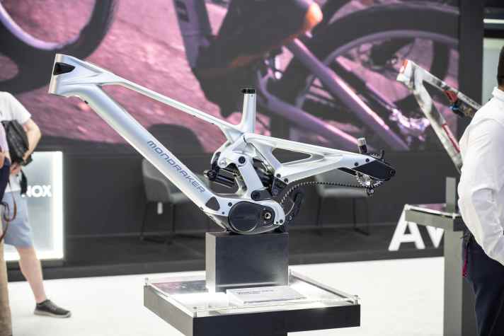 Bikes mit eCVT brauchen kein Schaltwerk mehr und können auch auf Riemenantriebe setzen. Hier das Avinox eCVT Konzept von Mondraker auf der Eurobike.