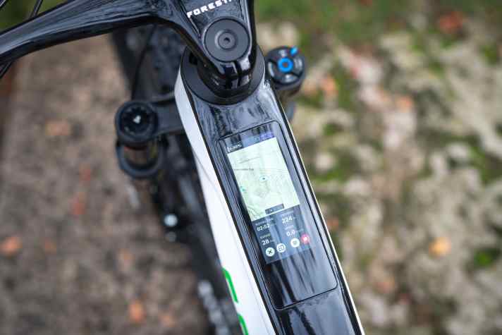 There is also a map and navigation function on the Bosch ride screen. Particularly practical: If you save the destination, you can leave the control of the assistance to the app and thus always get maximum help uphill without having to worry about a flat battery.