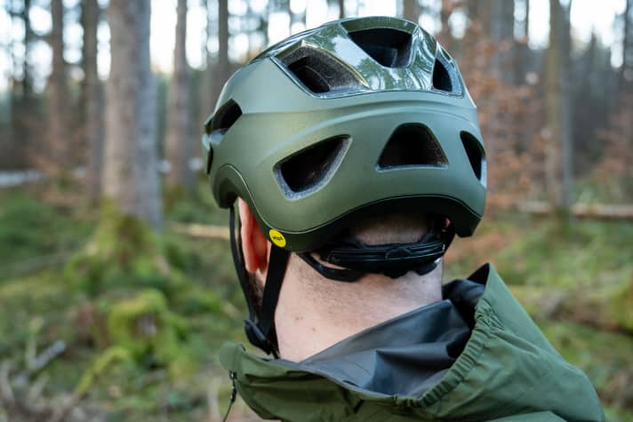 Nur im Heck baut der ansonsten schlanke Rail etwas voluminöser, die tief gezogene Schale dürfte aber gut schützen.