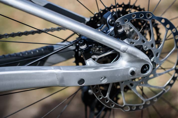 Anschraubpunkte für Seitenständer und Gepäckträger bietet jedes neue Giant Stance E+. Es gibt auch bereits voll ausgestattete SUV-Bikes ab Werk.