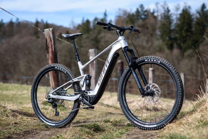 Giant Stance E+ 0 Pro // 5499 Euro // 25.5 kg (size L) // 29 inch // 140/125 mm