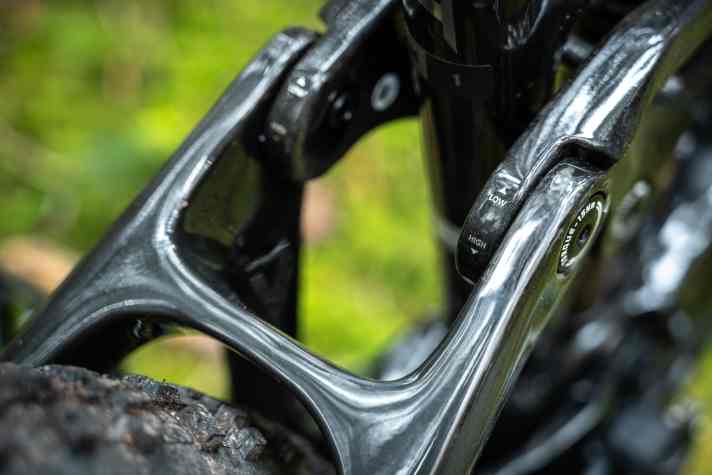 The geometry of the Giant can be fine-tuned using a flip chip in the seat stays.