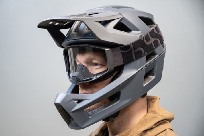 Goggle? Logisch. Freie Sicht hat im Bikepark Priorität.