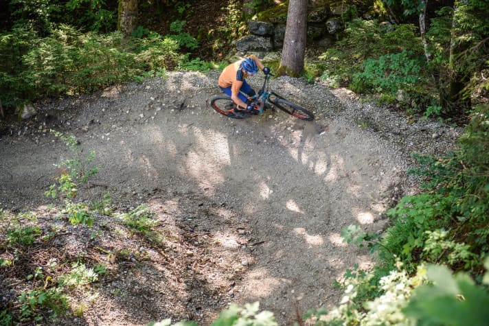 Anlieger bergauf fahren