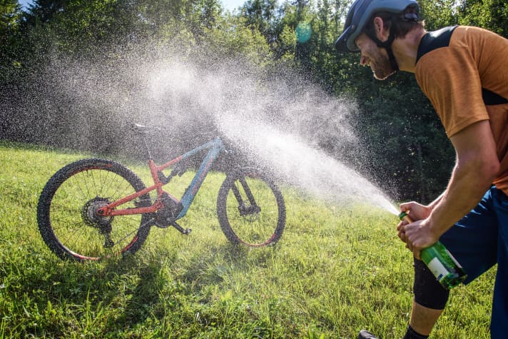 That’s something to pop the corks for: the Rocky Mountain Instinct Powerplay whisked our rider up the mountain in record time. The time difference compared to the competition is remarkable.
