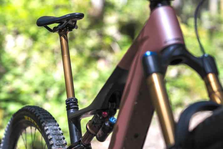 Das Orbea Rise bietet die Option auf lange Teleskopstützen, die komplett im Sitzrohr versenkt werden können. Hier 210 mm im M-Rahmen. Top!