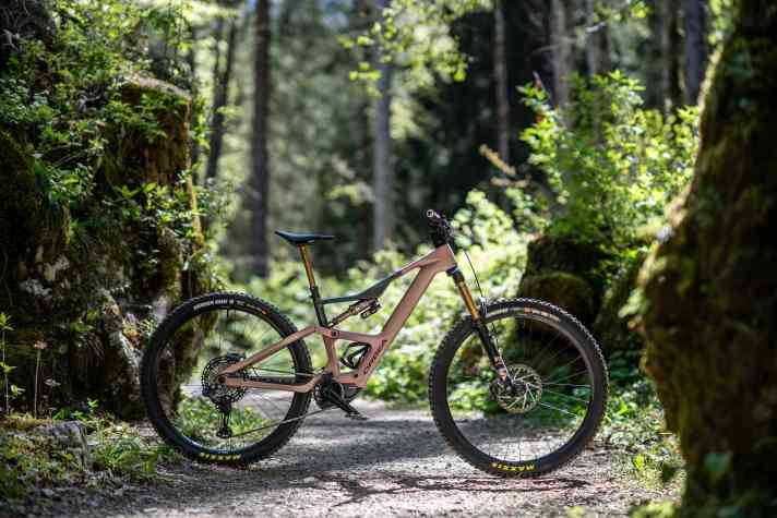 Das Orbea Rise hat in der LT-Variante ein Update auf 160/150 mm Federweg (v./h.) bekommen.