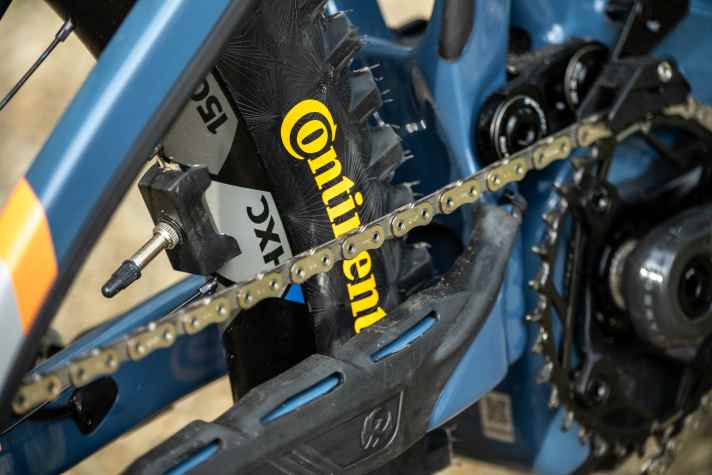 Instead of a vulnerable speed sensor in the dropout, the Shuttle LT comes with a valve solenoid. The sensor for acceptance is located directly in the engine.