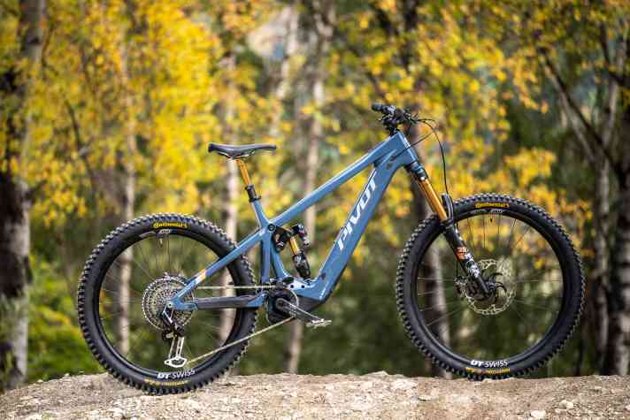 Pivot Shuttle LT Team // Bosch Performance CX Race // Powertube 750 // 170/160 mm // 29/27.5'' // 23.4 kg // 13,399 euros