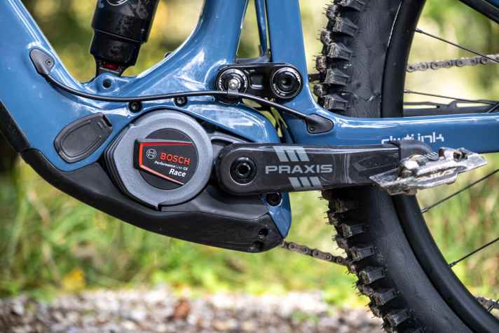The grey finish reveals that this is the limited race version of the Bosch Performance Line CX.