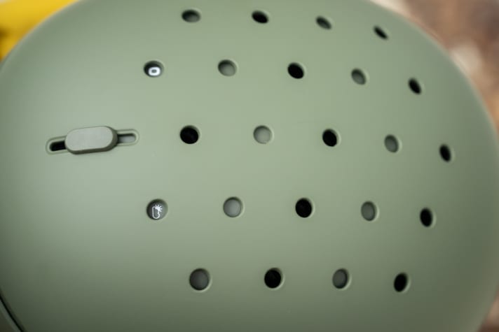 The ventilation can be adjusted in three stages. Overall, however, the Calyx is designed to be much warmer than a classic bike helmet.