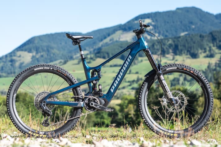 Our test bike, fitted with a SRAM Eagle drivetrain, is from Propain. We won’t be able to reveal any details about the bike until a little later.