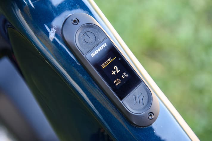 Setting the desired cadence for the automatic gear shifting works intuitively via the display and AXS pod. Seven levels from -3 to MID to +3.