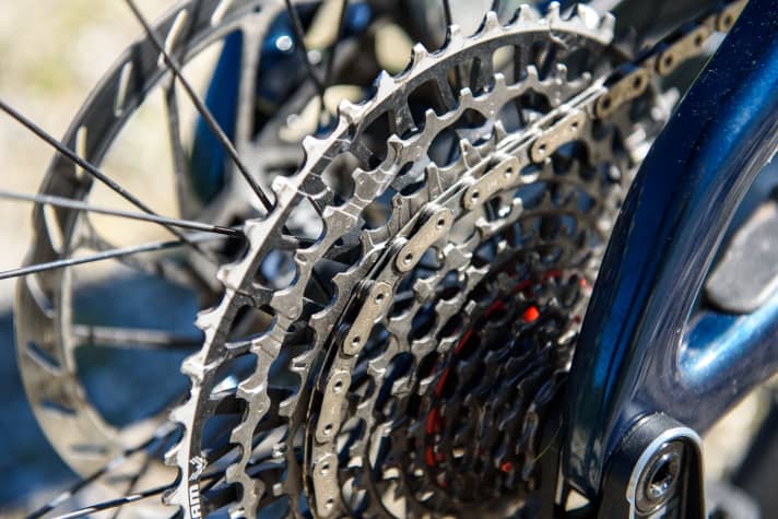 The climbing aids in the cassette of the Eagle Transmission ensure butter-smooth gear changes, even under load. This is particularly important because the automatic shifts in really EVERY situation.