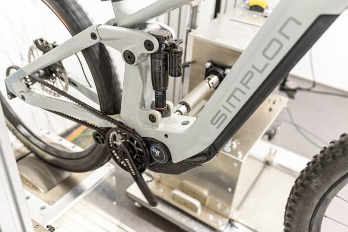 We were not only able to ride the Pinion MGU extensively, but also test it in the lab. You can read the results of the roller test bench at the PT Labs test laboratory below.