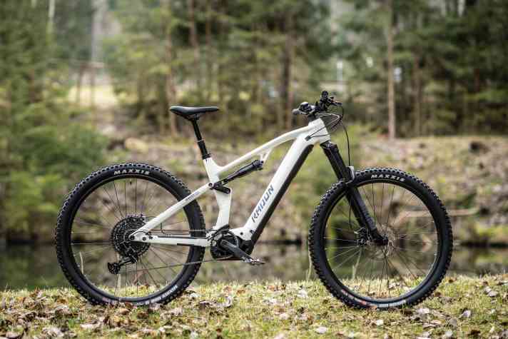 Not a proven trail expert and not always completely balanced. However, for just 3199 euros, the Radon with top motor is still a hot tip for price-conscious bikers.