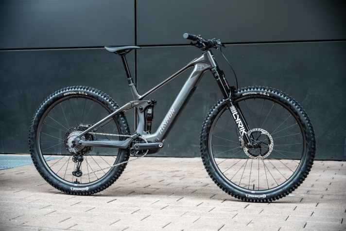Das Trailbike Kyron soll mit Bosch SX und entnehmbarem Akku nur 17,7 Kilo wiegen.
