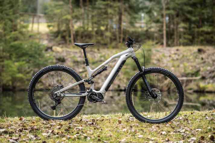 Das neue Rockrider E-Feel 700 S mit Alu-Chassis kostet 3999 Euro und wiegt 25,2 Kilo.