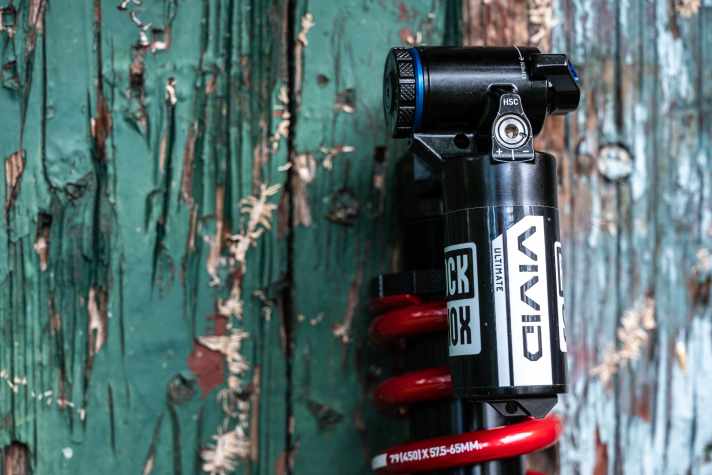 High-speed and low-speed compression damping, rebound damping, hydraulic bottom-out and climb switch: the Vivid Coil offers numerous adjustment options.