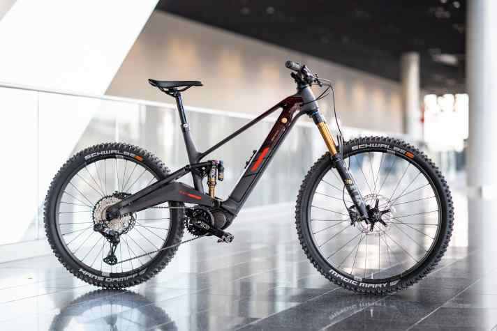 Rotwild R.EX: Shimano EP801 // 820 Wh // 160/150 mm // 29/27.5 inches // under 22 kg // 11,490 euros.