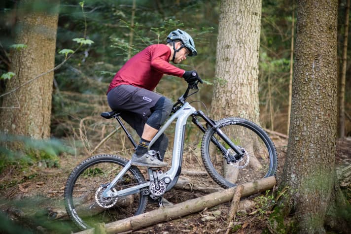 Die MGU schaltet die Gänge auch unter Last und klappert bergab nicht. Fürs E-MTB also eine starke Sache, der spezielle Schaltvorgang zwischen den Gängen vier und fünf und acht und neun ist aber gewöhnungsbedürftig.