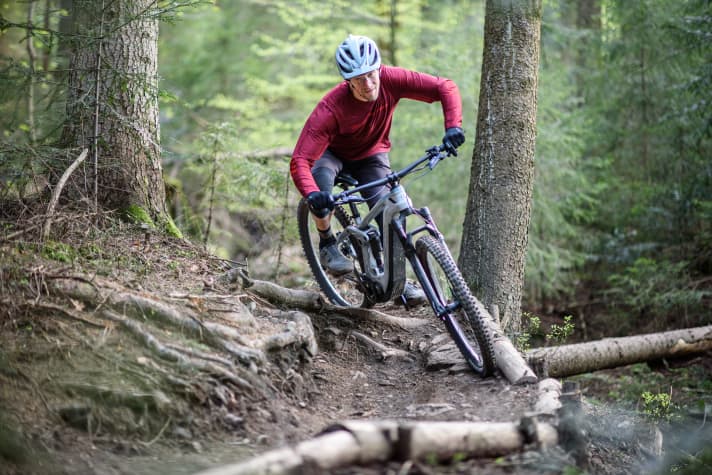 Unsichtbares Plus: Der tiefe Schwerpunkt, das geringe Gewicht am Hinterrad und das klapperfreie Trail-Surfen machen aus jedem Bike mit Pinion MGU einen besseren Abfahrer. We like!
