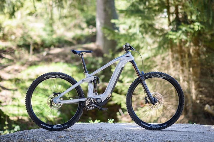 The Simplon Rapcon Pmax Pinion in the Enduro version with 170/165 mm suspension travel.