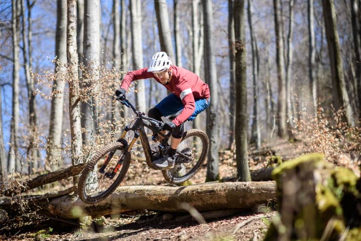 Spaßig, schnell und leichtfüßig: Das neue Levo SL auf dem Trail.