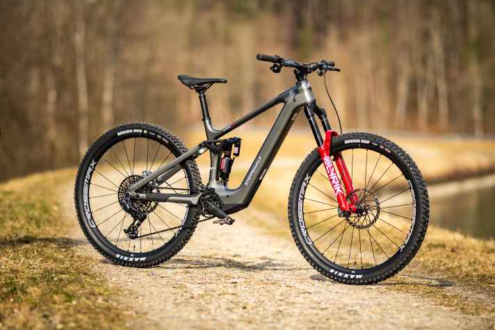 Super slim! The 800 Avinox battery is permanently installed in the down tube. Don't worry: the battery can of course be removed with a little effort. But not for charging at home or changing the battery in between.