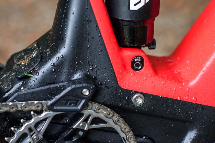 The geometry of the repeater can be adapted to a small rear wheel using a flipchip.