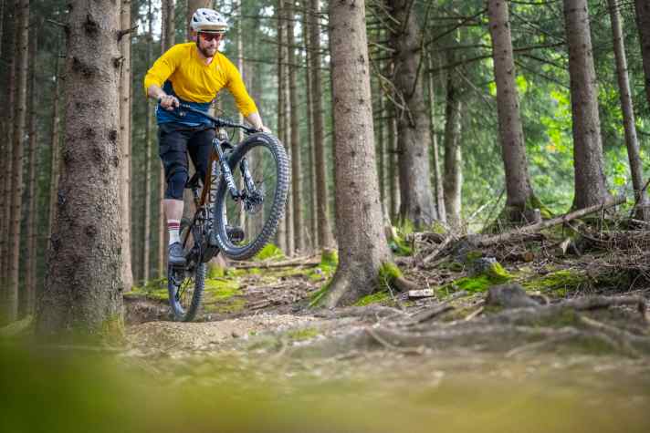 Spielen auf dem Trail: Dafür ist das Marin gemacht! Das bringt ein dickes Grinsen auch wenn das Bike sonst nicht in allen Disziplinen Bestnoten sammelt.