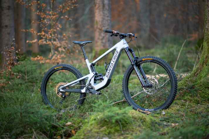 The Santa Cruz Heckler SL maltreated the gears with up to 450 motor power from a Fazua Ride 60 drive.
