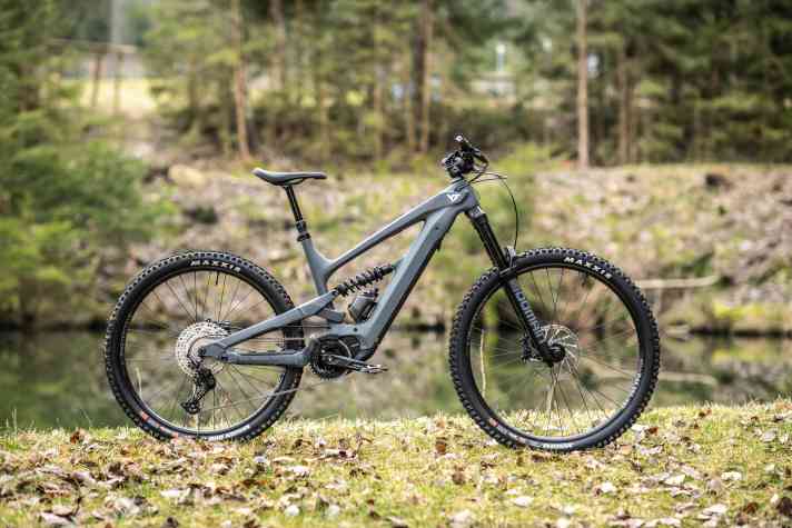 The YT Decoy Core 1 MX is the most affordable version of the E-Enduro from YT Industries. The bike is currently available from the Forchheim-based mail order company for less than 4000 euros.