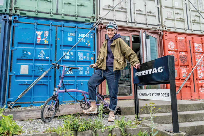 Verrücktes Design: Das Geschäft der Taschenmarke Freitag ist aus Schiffscontainern gebaut.