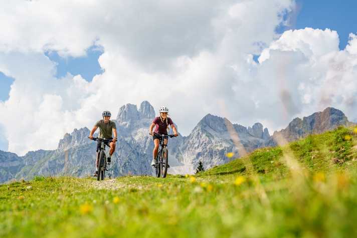 Auf den Touren rund um Filzmoos ist die Bischofsmütze ein imposanter Begleiter.