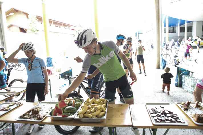 BIKE-Redakteur Jan Timmermann hat keine Probleme mit zu vielen Pfunden. Als Marathon-Fahrer weiß er jedoch ganz genau, welch große Rolle die Ernährung spielen kann.