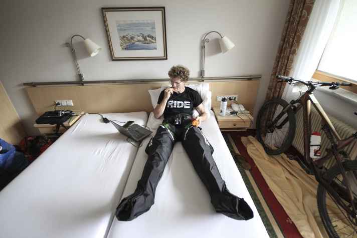 Die Reboots Go X ersetzen keinen Physiotherapeuten - wollen sie aber auch nicht. Zur Entstauung bei Heimanwendung eignen sie sich in jedem Fall sehr gut.