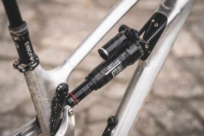 Unser Alutech Testbike ist mit einem Rockshox Ultimate Fahrwerk bestückt. Im Konfigurator lassen sich Ausstattung und Look individualisieren.