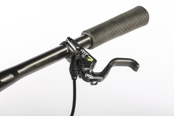 Without clamps and 100 per cent "Made in Germany": the lightweight Ergon GXR grips on our project bike.