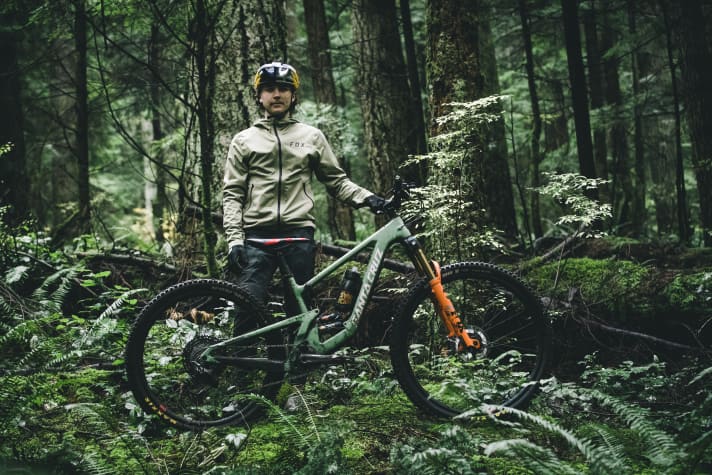 Just like MTB legend Steve Peat, Jackson Goldstone also wants to reach the top in downhill racing.