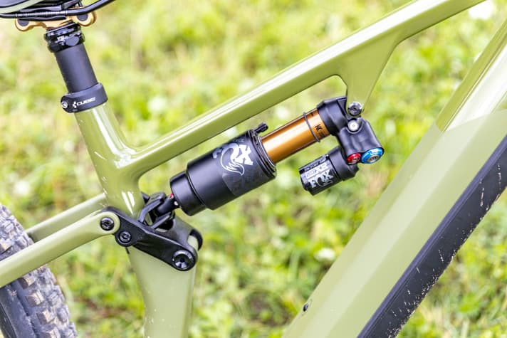 Der Float-X2-Dämpfer von Fox in der Factory-Variante bietet eine umfangreiche Verstellbarkeit.