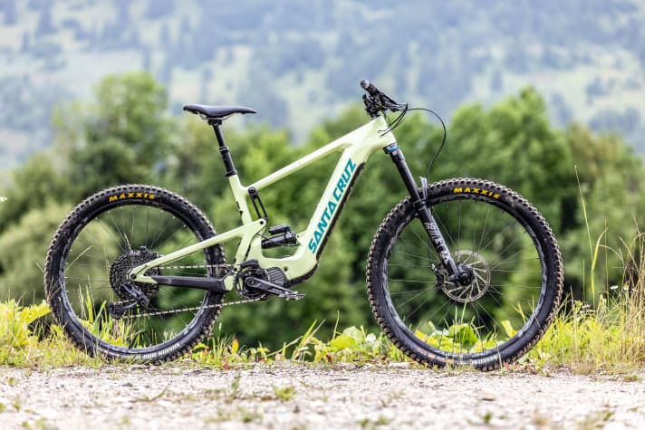 The Heckler from Santa Cruz is one of the best all-mountain bikes on the market. The suspension is particularly impressive. For just over 5,000 euros in some cases, it's hard to find a better bike.