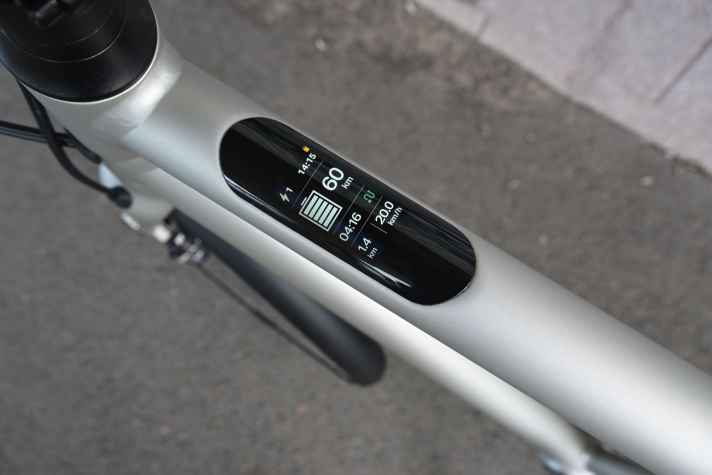 Alles drin, alles gut sichtbar: das Display-Fenster im Oberrohr.